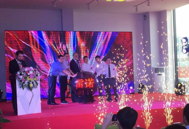绵阳龙8头号玩家春风雷诺4S店盛大开业4.jpg